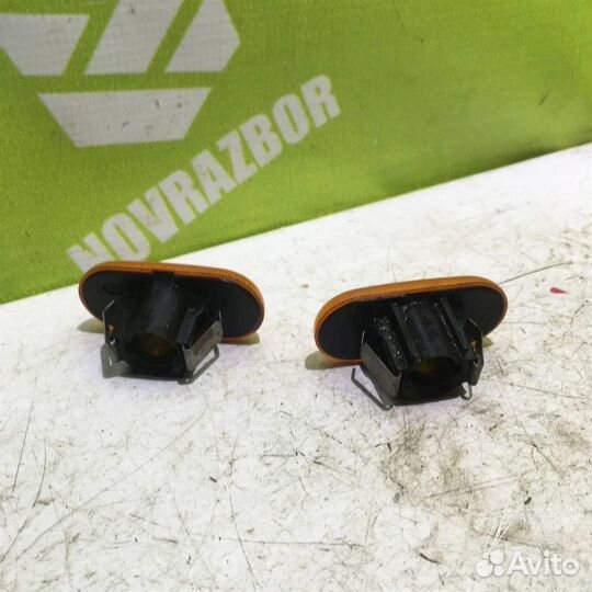 Повторитель на крыло желтый Рено Клио 2 Симбол