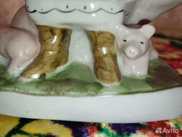 Статуэтка Свинарка