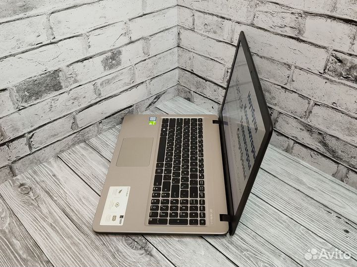 Игровой ноутбук i3-6Gen/MX110-2Gb/4Gb/SSD240/15.6