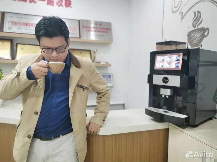 Профессиональная кофемашина для кафе