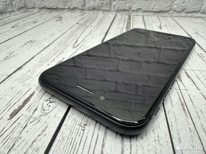 iPhone 8, 64 ГБ