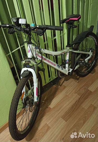 Шикарный велосипед для девочки-подростка