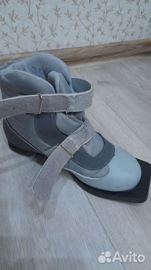 Продам лыжные ботинки