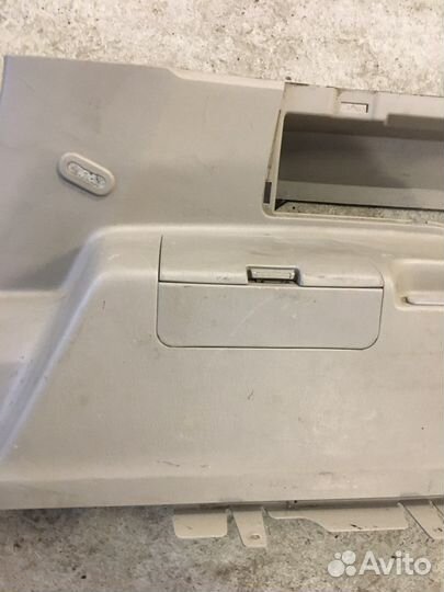 Обшивка багажника правая Toyota 4Runner (2439)