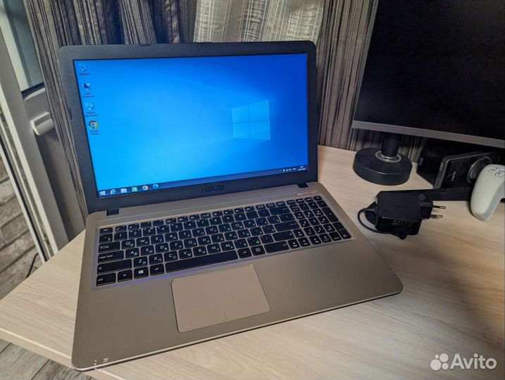 Ноутбук asus E1-7010/Radeon R2/240 SSD/2 RAM