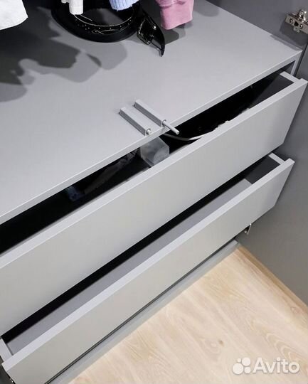 Шкаф распашной без ручек на заказ