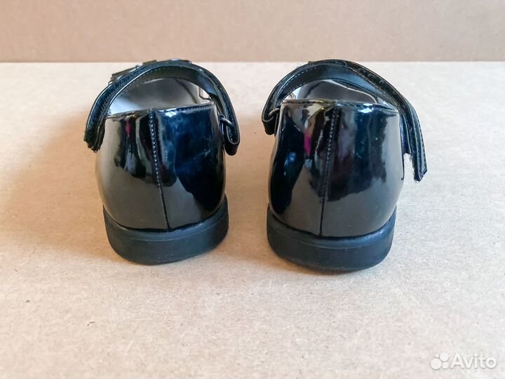 Туфли для девочки черные лакированные 35