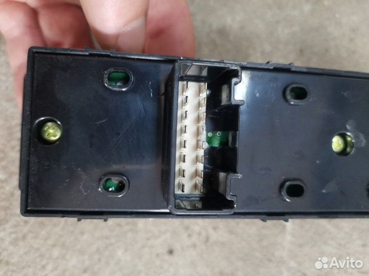 Блок управления стеклоподъемниками передний левый