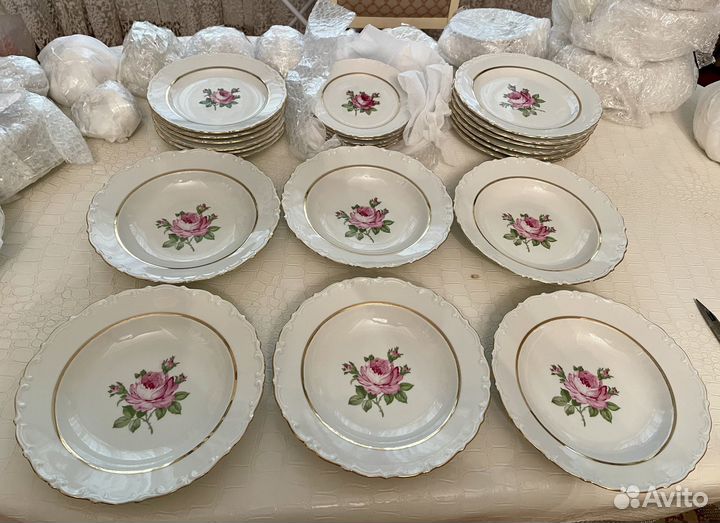 Обеденный и чайный сервизы 