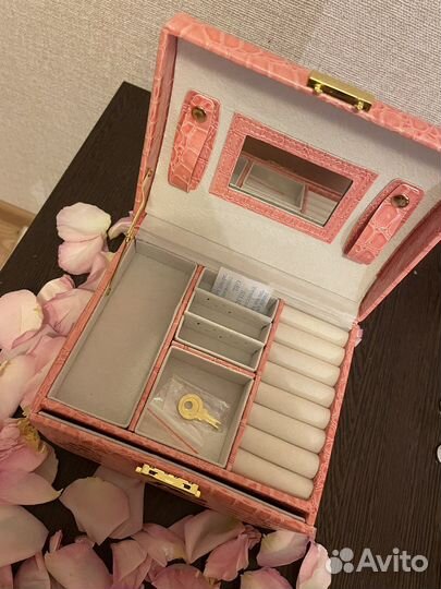 Шкатулка для ювелирных украшений