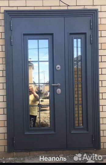 Дверь входная с стеклом и решеткой / Неаполь
