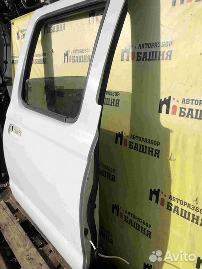 Nissan NP300 Дверь задняя правая