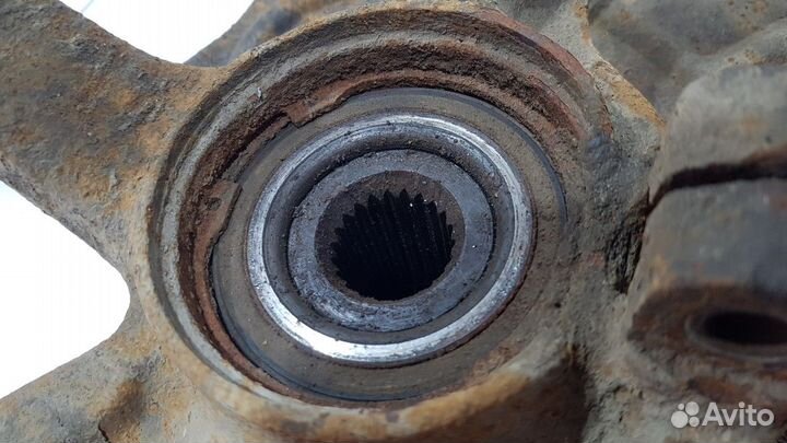 Кулак поворотный передний правый