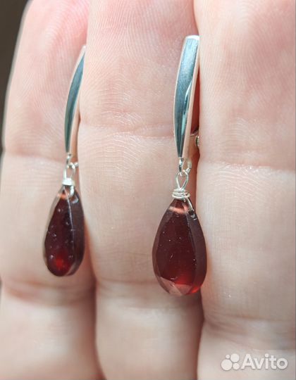 Серебряные серьги с гранатом