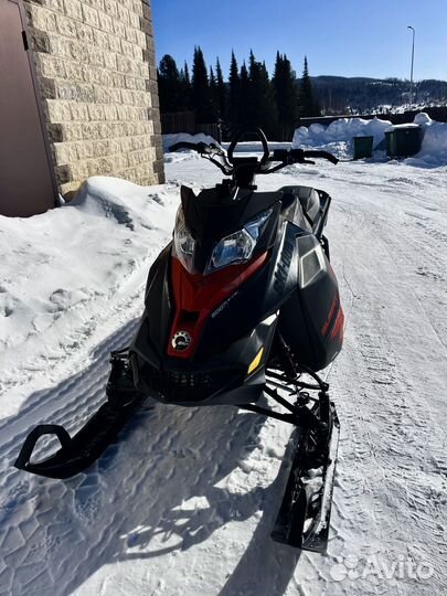 Снегоход BRP Ski Doo Summit X