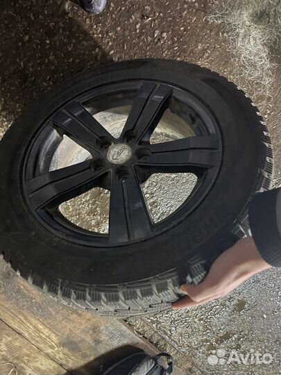 Годные тапки R16