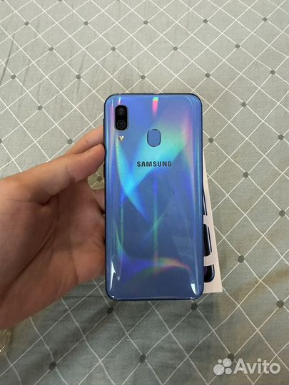 Samsung Galaxy A40, 4/64 ГБ