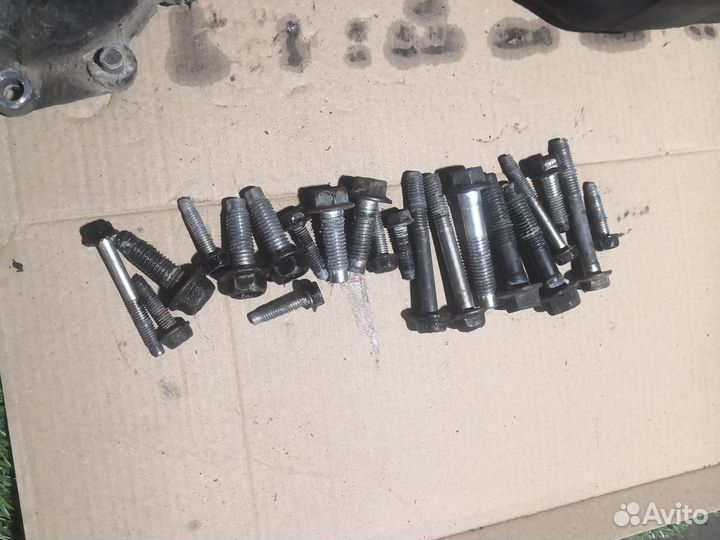 Крышка грм с масляным насосом Nissan x-trail T31