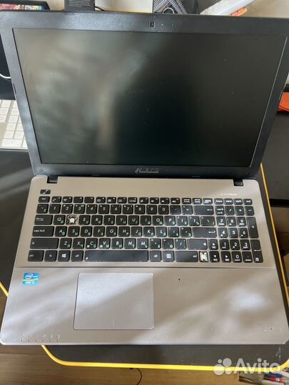 Ноутбук Asus X550C