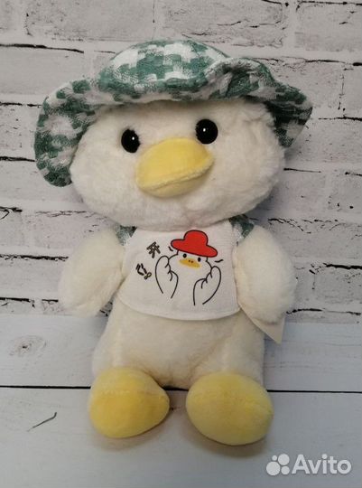 Мягкая плюшевая игрушка - уточка в шапочке, 24 см