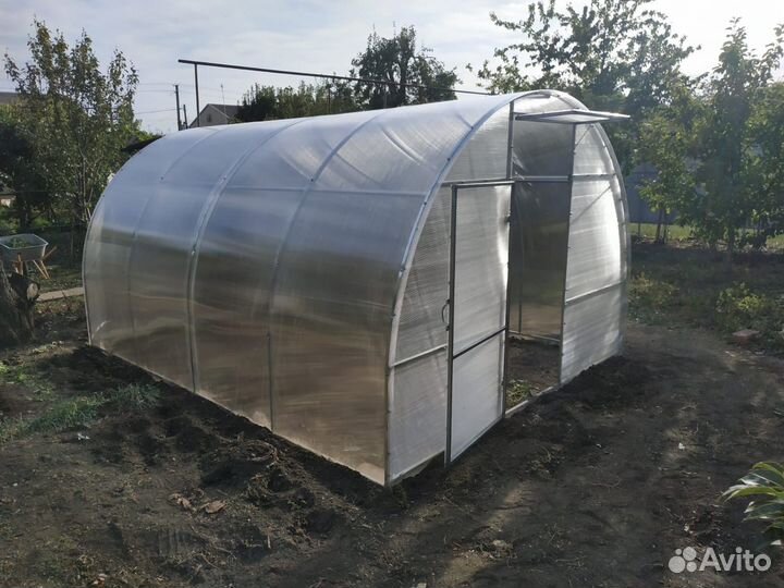 Теплица с поликарбонатом