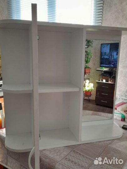 Полка в ванную с зеркалом бу недолго