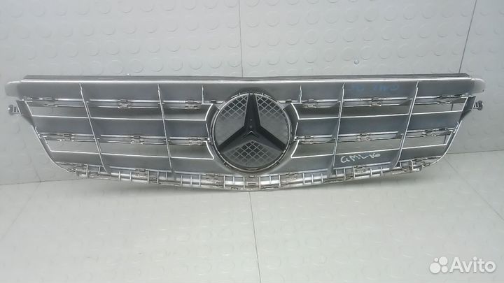 Решетка радиатора mercedes benz C-class W204 2007