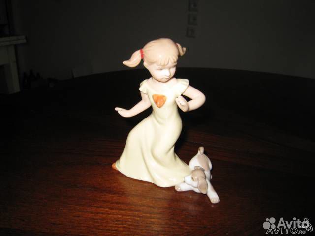 Фарфоровая статуэткка 