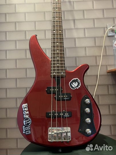 Бас гитара yamaha