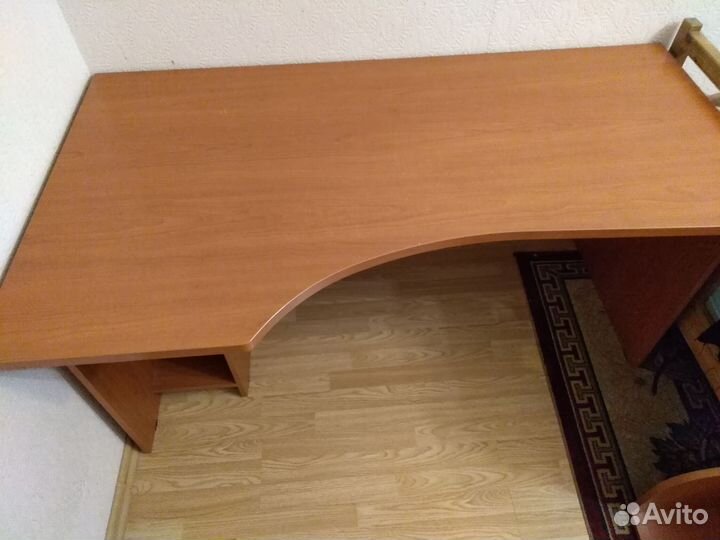 Письменный стол для школьника