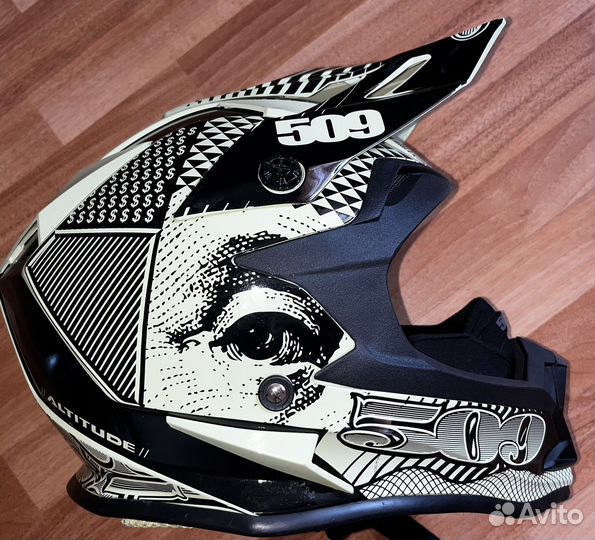 Снегоходный шлем 509 и оригинальные очки
