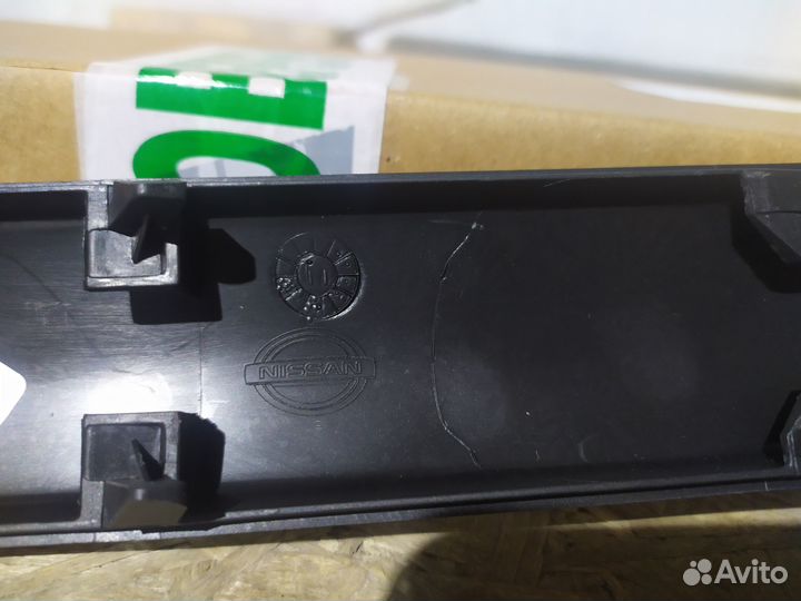 Накладка заднего бампера правая Nissan Tiida C11