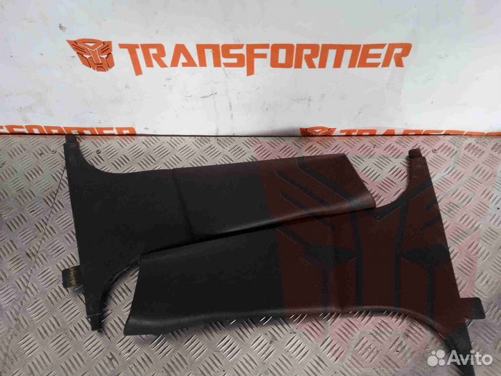 Обшивка стойки средняя нижняя Вольво S40 (VS)