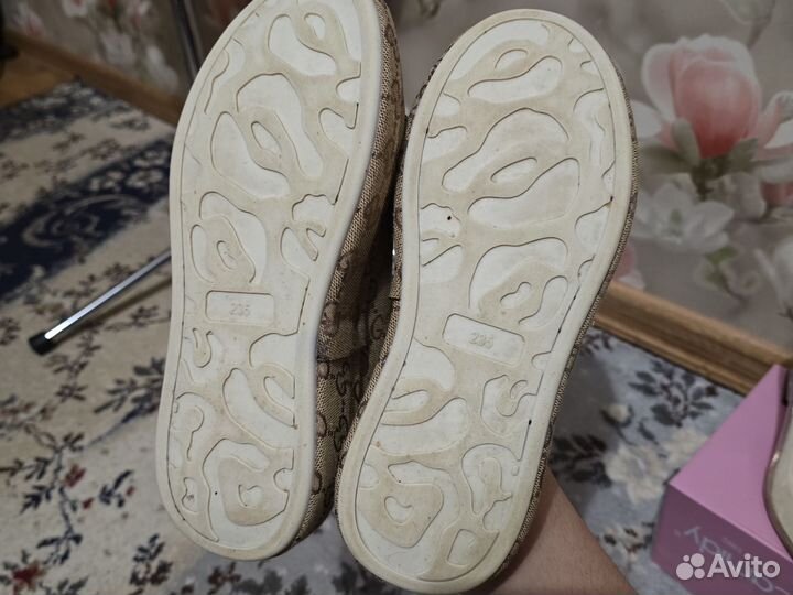 Кроссовки женские