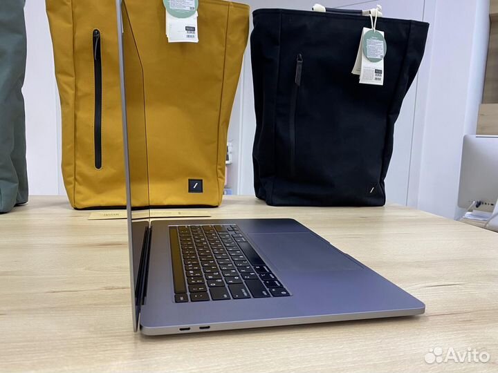 MacBook Pro 16 2019 i7 / 16Gb / 512Gb / 4Gb Video