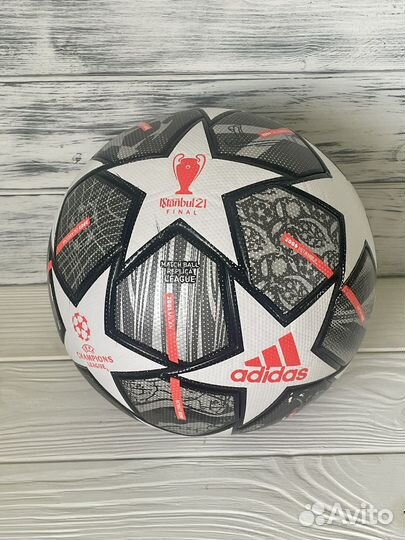 Футбольный мяч adidas