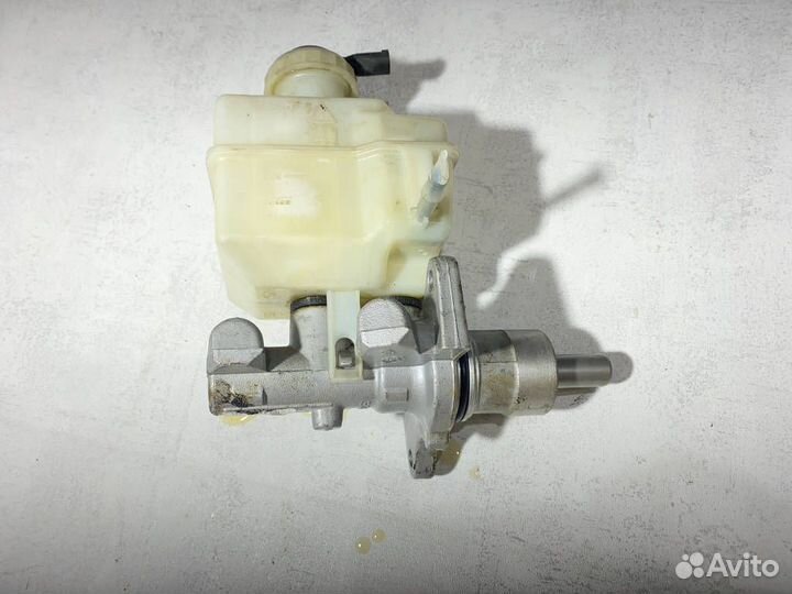 Главный тормозной цилиндр Land Rover Discovery 3 L