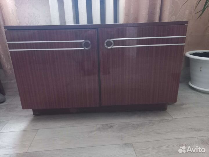 Тумбочка для телевизора