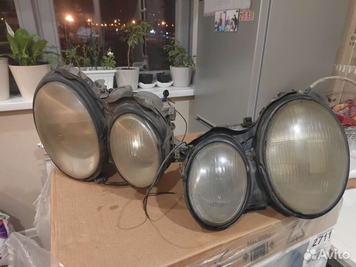 Фонарь крышки багажника левый Mercedes CLK W208