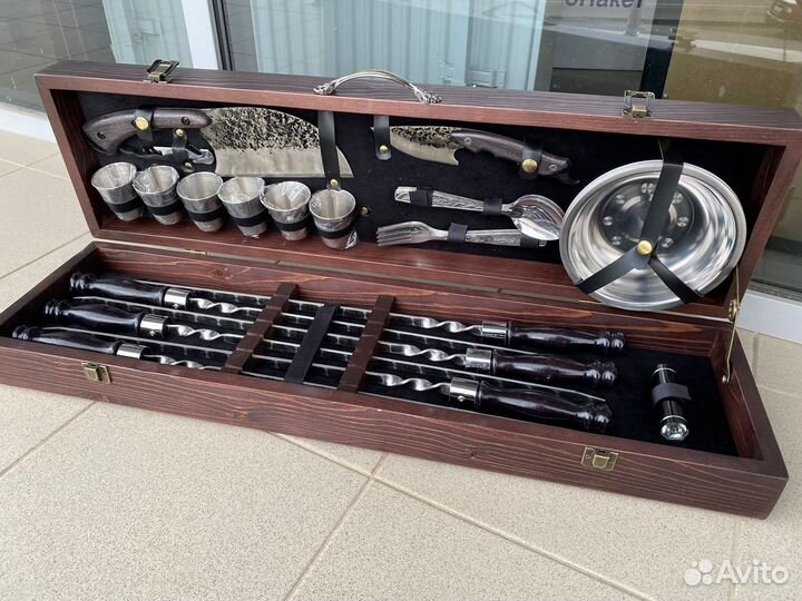 Набор шампуровв кейсе