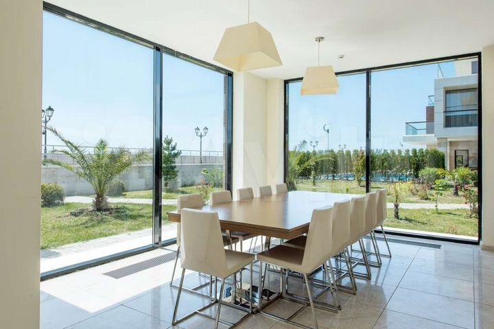 Коттедж 675 м² на участке 9 сот.