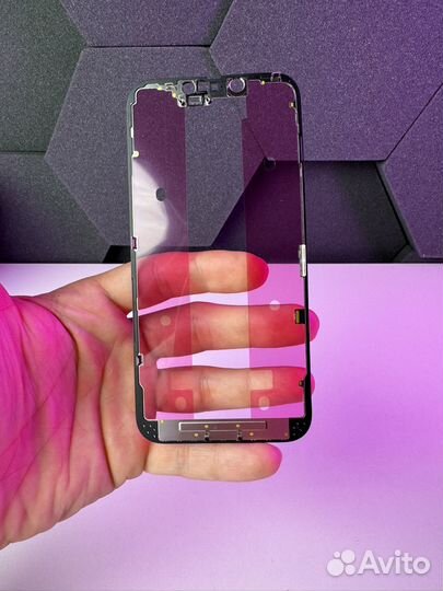 Рамка дисплея на iPhone 14