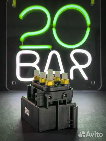 Блок клапанов пневмоподвески Bentley Mulsanne