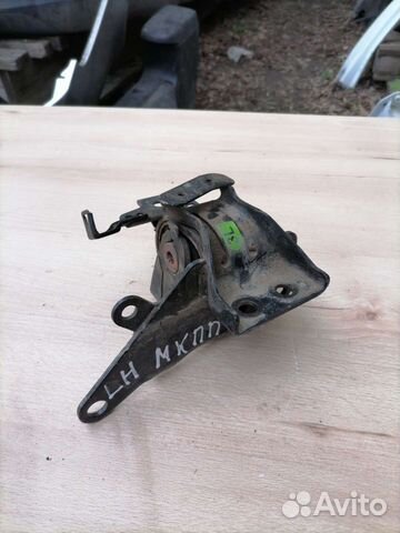 Опора МКПП Toyota Avensis T250