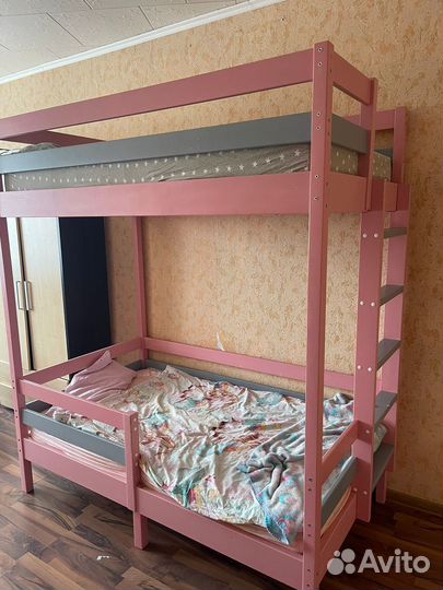 Кровать двухьярусная