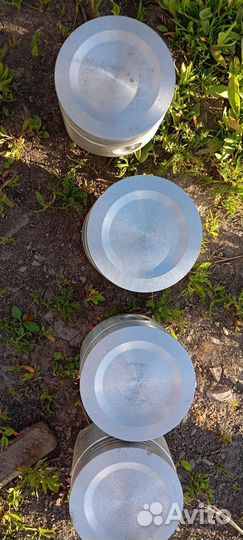 Поршня 79 мм новые