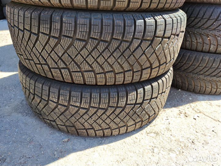 Pirelli Ice Zero FR 215/60 R17