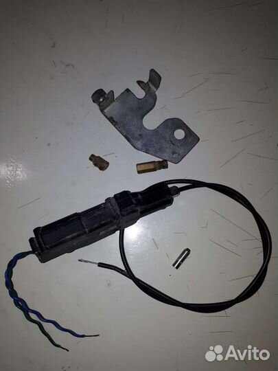 Электрозамок капота