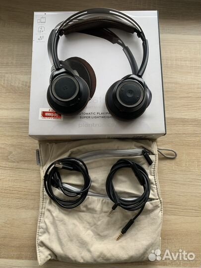 Беспроводные наушники plantronics backbeat sence
