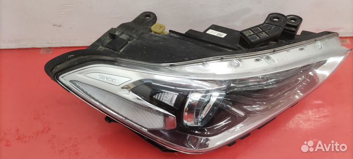 Фара передняя правая Genesis G70